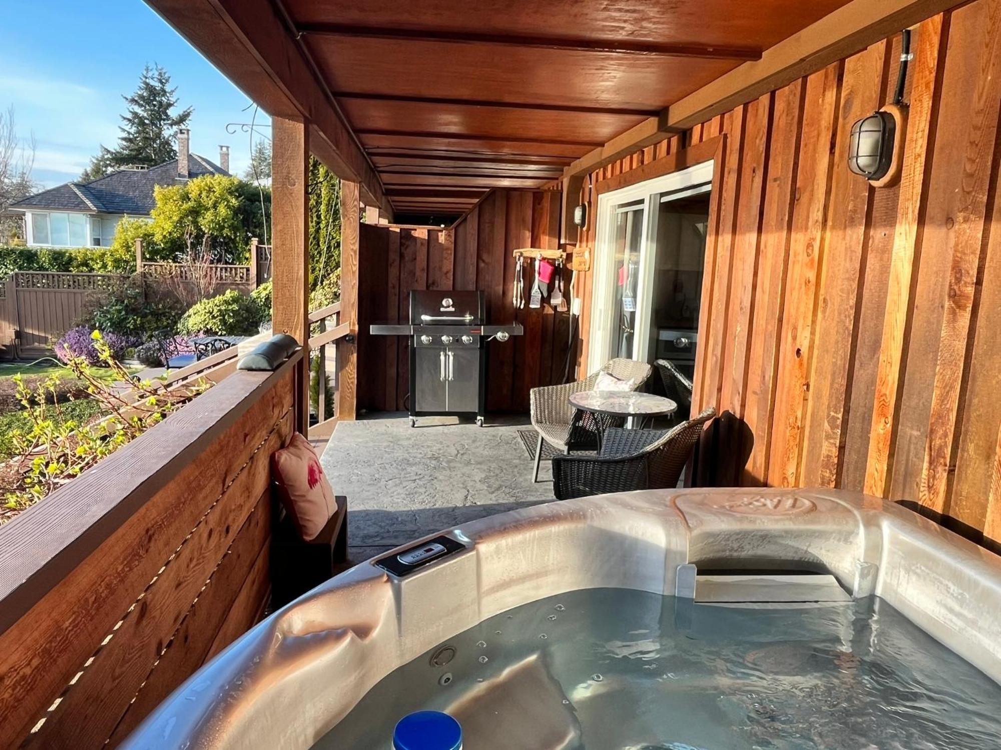 The Hideaway - Eagles * Sechelt