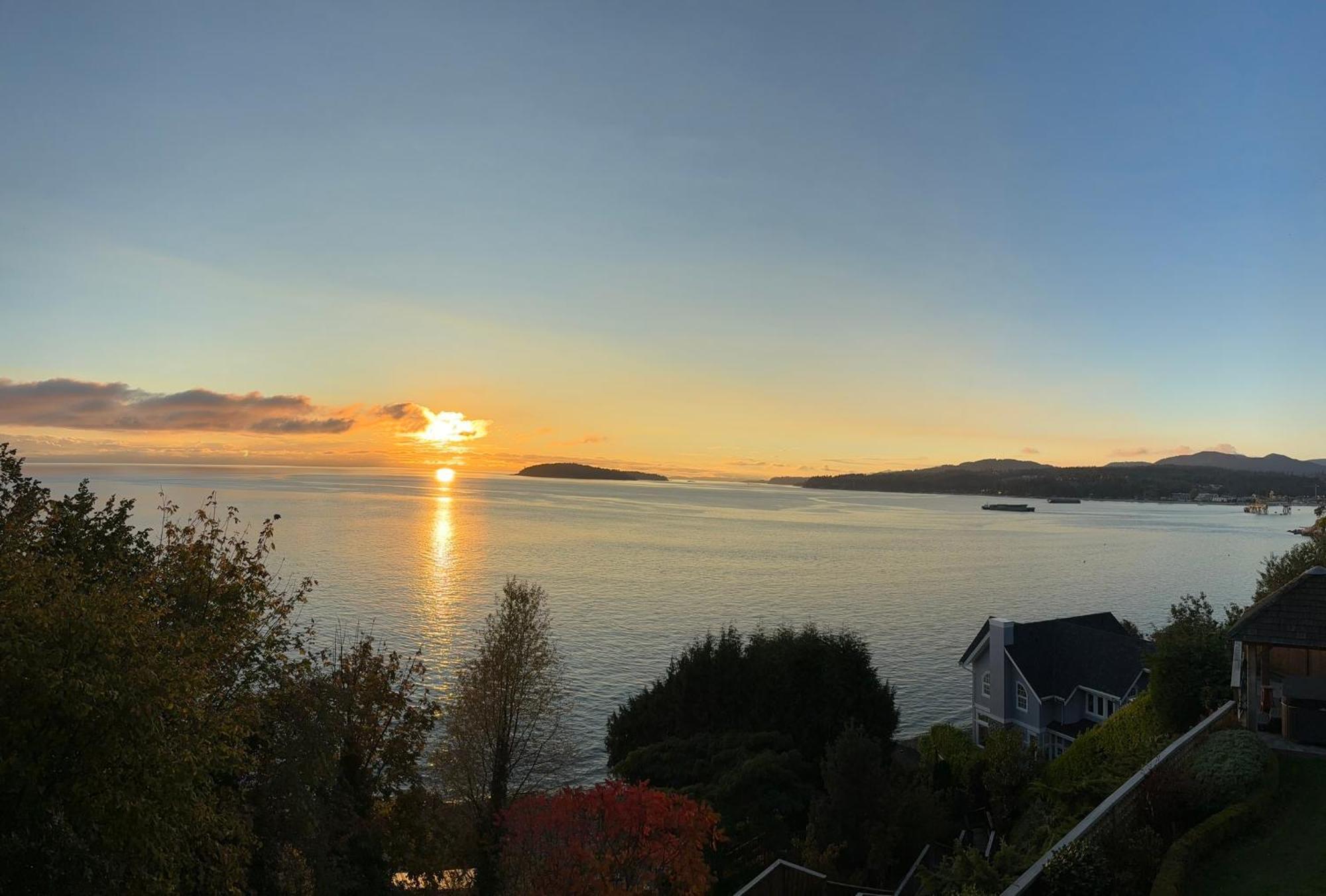 The Hideaway - Eagles * Sechelt