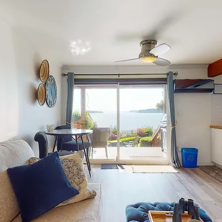 The Beach Hideaway - Eagles Suite Sechelt Exterior photo