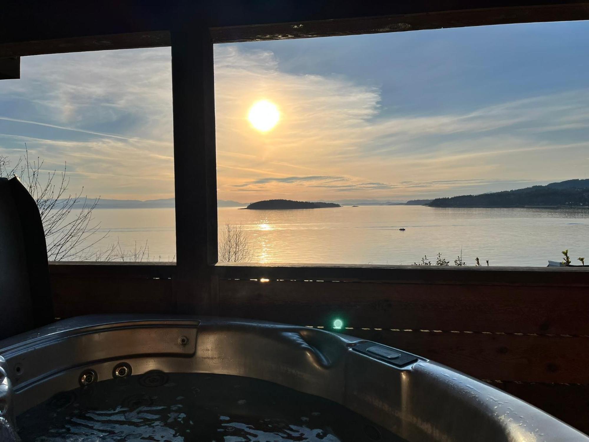 The Hideaway - Eagles Sechelt